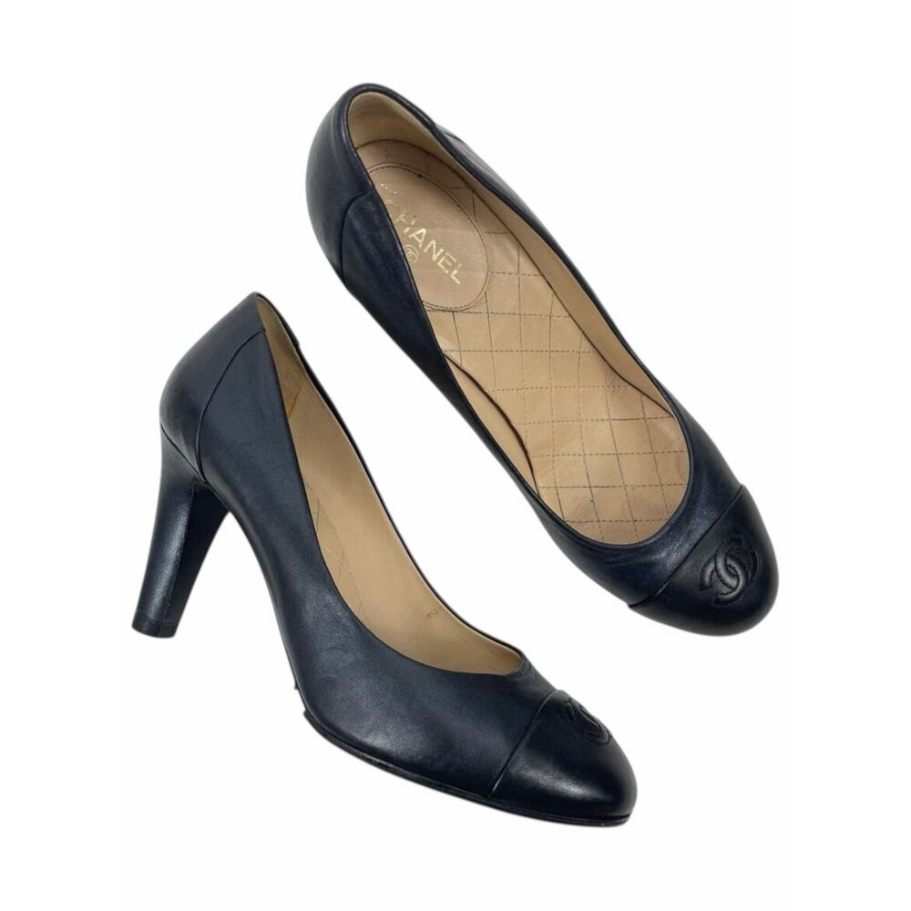 Chanel Cap Toe Leather Pumps CC Interlocking Logo Black Navy Size 39.5 - Picture 2 of 14